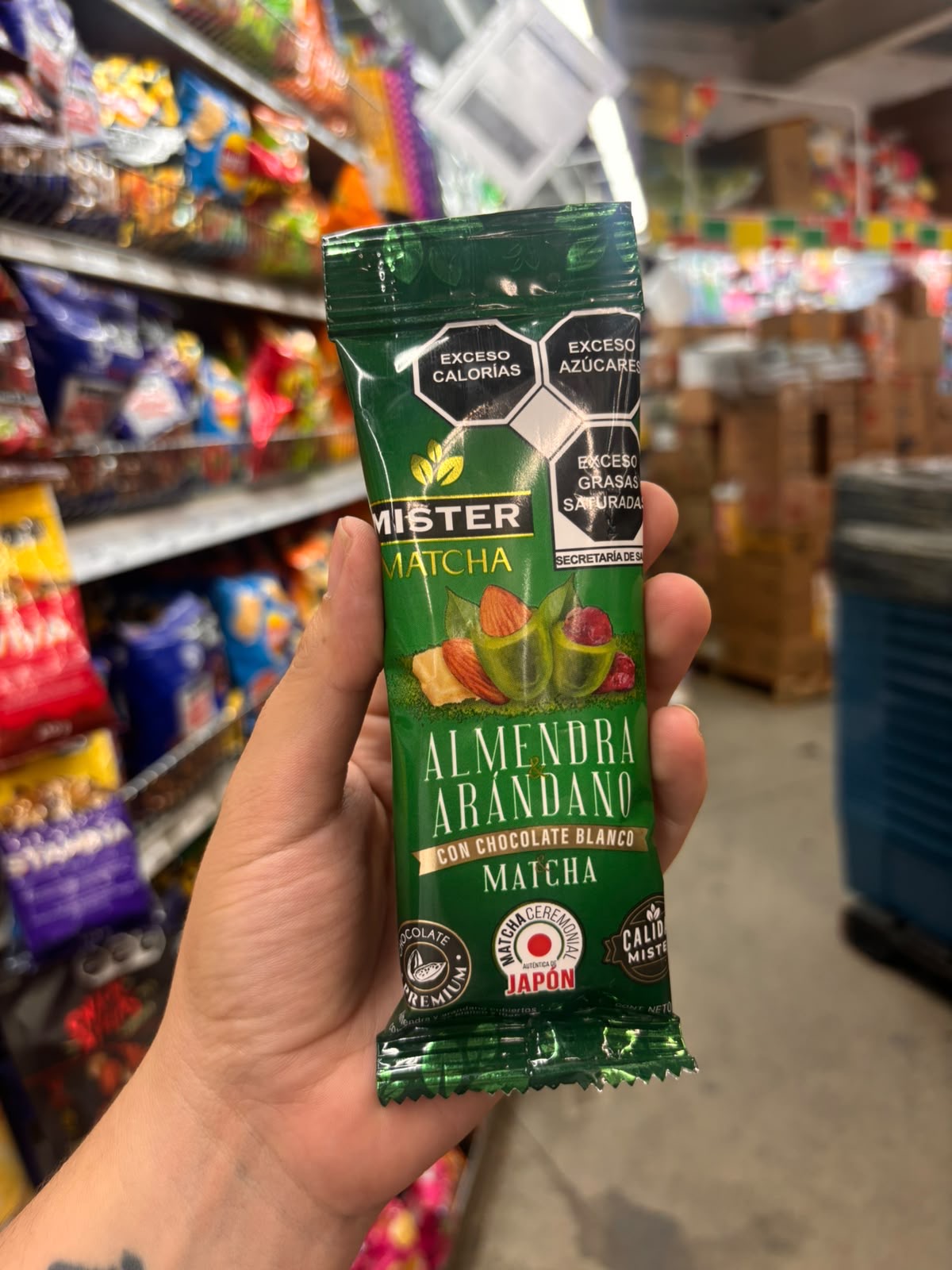 Mister Matcha Almendra & Arandano con chocolate blanco