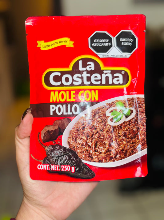 Mole con pollo “la costeña”